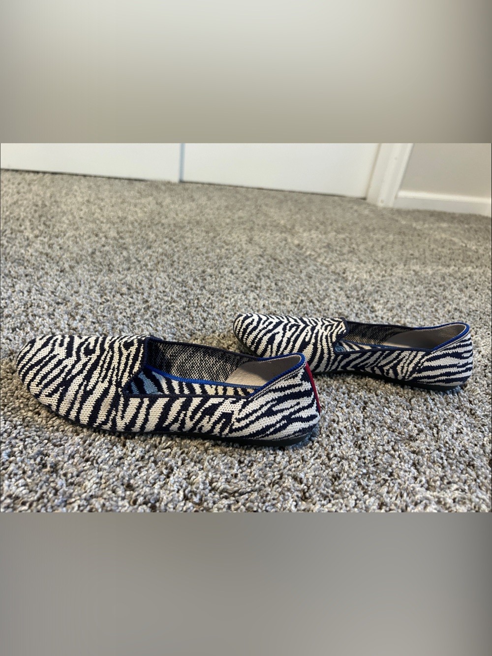 Rothy's Sz 6.5 Navy and Beige Zebra-Print Flats - Picture 4 of 9